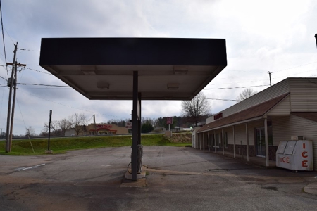 Store at Philpott Lake for Sale at Auction! - image 4
