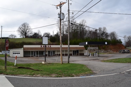 Store at Philpott Lake for Sale at Auction! - image 8
