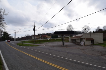 Store at Philpott Lake for Sale at Auction! - image 10