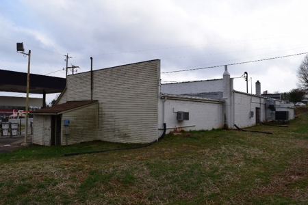 Store at Philpott Lake for Sale at Auction! - image 13