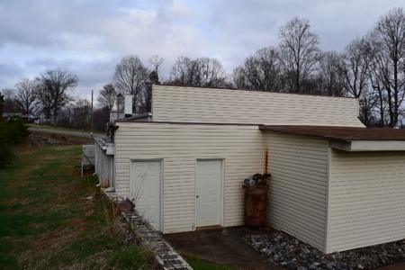Store at Philpott Lake for Sale at Auction! - image 17