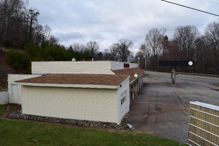 Store at Philpott Lake for Sale at Auction! - image 19