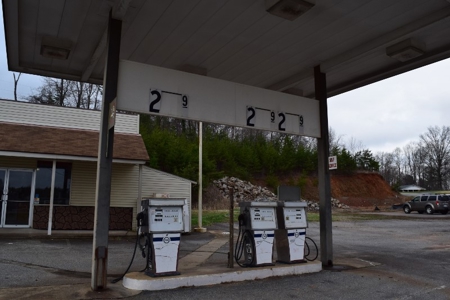 Store at Philpott Lake for Sale at Auction! - image 20