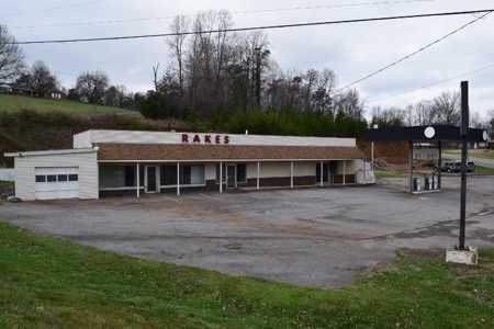 Store at Philpott Lake for Sale at Auction! - image 22