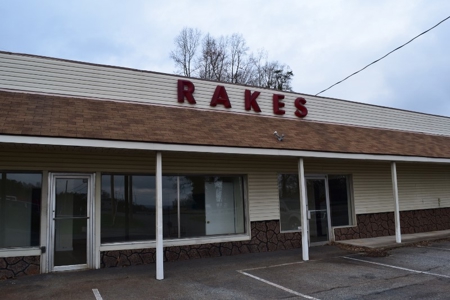 Store at Philpott Lake for Sale at Auction! - image 21