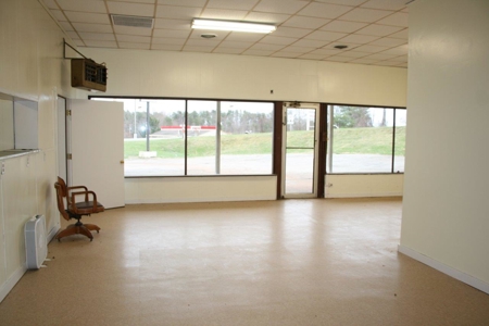 Store at Philpott Lake for Sale at Auction! - image 38