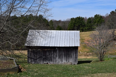 Country Home and Acreage for Sale in Floyd VA! - image 11