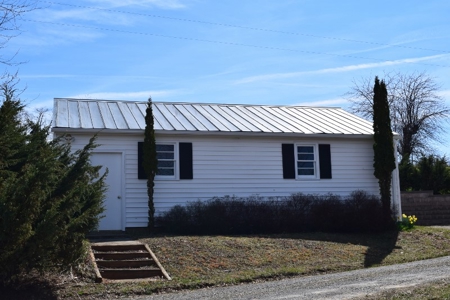 Country Home and Acreage for Sale in Floyd VA! - image 12