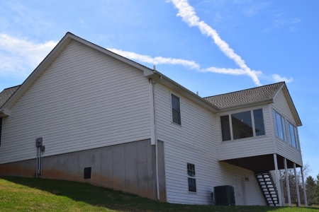 Country Home and Acreage for Sale in Floyd VA! - image 20