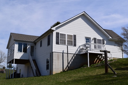 Country Home and Acreage for Sale in Floyd VA! - image 27