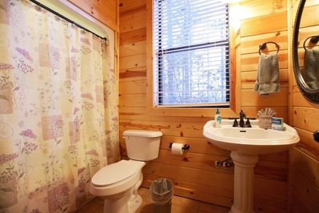 For Sale Cabin in Hochatown/Broken Bow Oklahoma - image 1