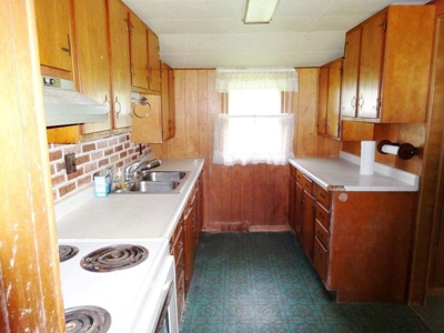 Home with minimum opening bid for auction in Valley Falls - image 8