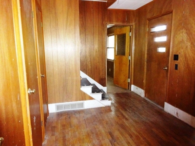 Home with minimum opening bid for auction in Valley Falls - image 9