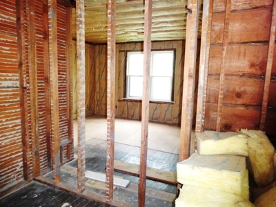 Home with minimum opening bid for auction in Valley Falls - image 17