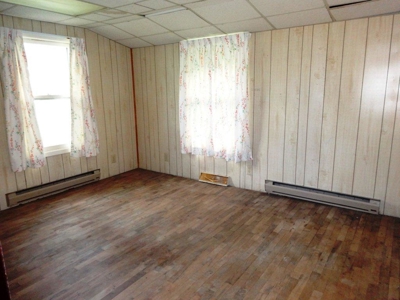 Home with minimum opening bid for auction in Valley Falls - image 18