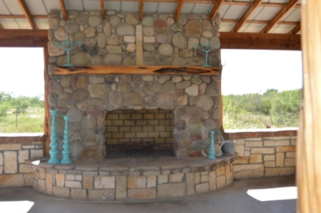 River Front Home With Outdoor Pavilion On 7 Acres In West Tx - image 9