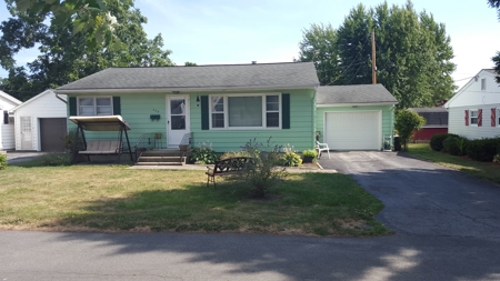 2BR efficient home w/ modern conveniences - image 1
