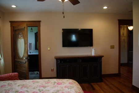 Carlinville County Home Estate For Sale with Acreage - image 24