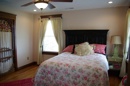 Carlinville County Home Estate For Sale with Acreage - image 25