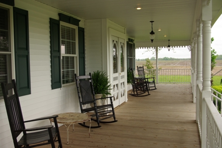 Carlinville County Home Estate For Sale with Acreage - image 9