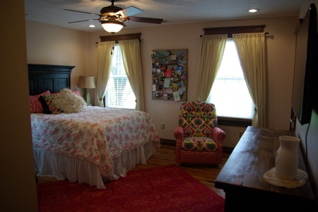 Carlinville County Home Estate For Sale with Acreage - image 23