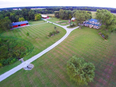 Carlinville County Home Estate For Sale with Acreage - image 17