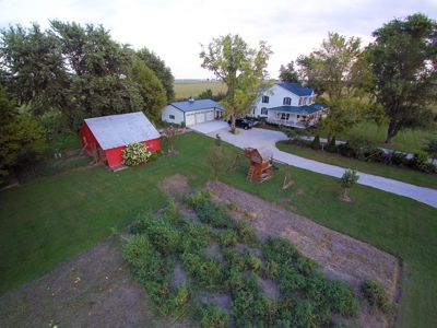 Carlinville County Home Estate For Sale with Acreage - image 1