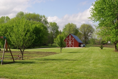 Carlinville County Home Estate For Sale with Acreage - image 12