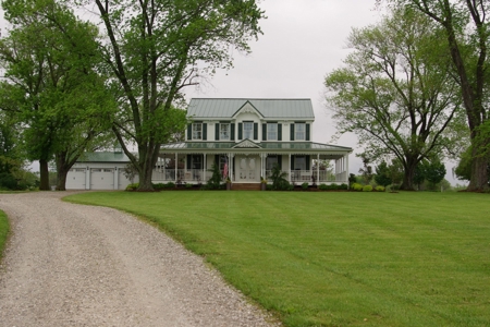 Carlinville County Home Estate For Sale with Acreage - image 8