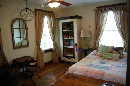 Carlinville County Home Estate For Sale with Acreage - image 18
