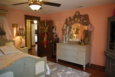 Carlinville County Home Estate For Sale with Acreage - image 28