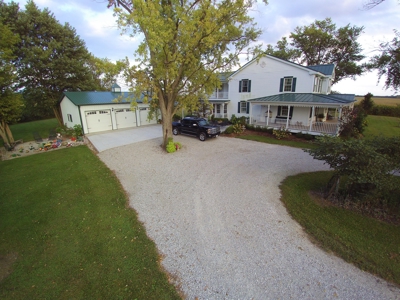 Carlinville County Home Estate For Sale with Acreage - image 5