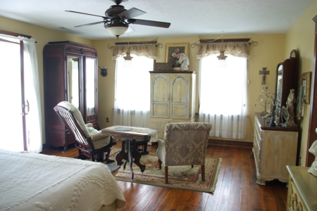 Carlinville County Home Estate For Sale with Acreage - image 35