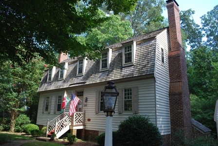 Historic Dutch Colonial in Williamsburg - image 2
