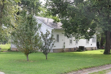 Charming 1 1/2 Sty 3 Bd. Home at Auction in Yates Center, KS - image 17