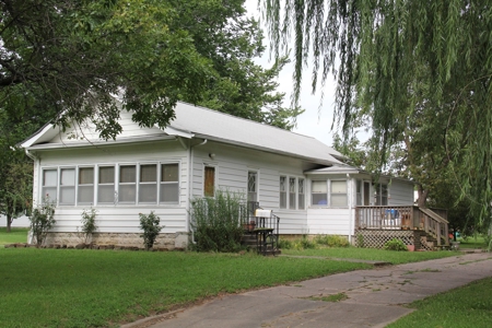 Charming 1 1/2 Sty 3 Bd. Home at Auction in Yates Center, KS - image 16