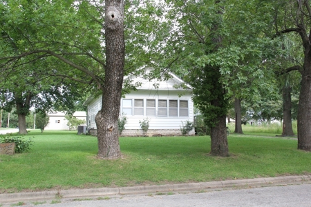 Charming 1 1/2 Sty 3 Bd. Home at Auction in Yates Center, KS - image 20