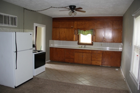 Nice 4 Bedroom Home at Absolute Auction in Emporia, Kansas - image 4
