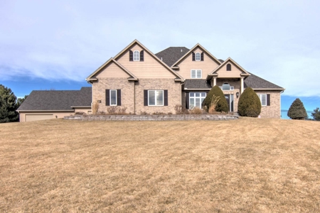 4 Bedroom Home for Sale in Southwind Country Club Estates - image 8