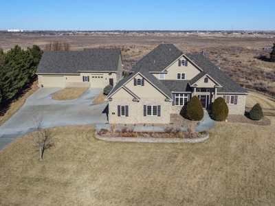 4 Bedroom Home for Sale in Southwind Country Club Estates - image 1
