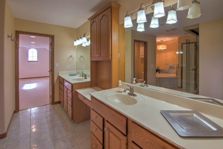 4 Bedroom Home for Sale in Southwind Country Club Estates - image 16