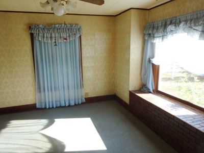 Minimum Opening Bid Real Estate Auction in Meriden, KS - image 18