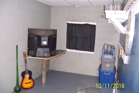 Hemlock Built Home with Free Gas 12 Ac. m/l - image 17
