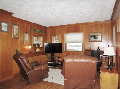 Nice Country Home and Farm Land for Auction - image 18