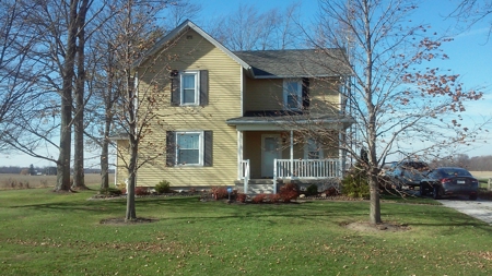 Nice Country Home and Farm Land for Auction - image 1