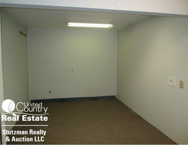 OFFICE BUILDING in ULYSSES, KS - SELLING BY PRIVATE AUCTION - image 9