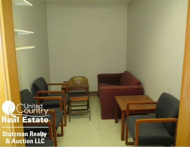 OFFICE BUILDING in ULYSSES, KS - SELLING BY PRIVATE AUCTION - image 10