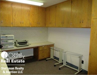 OFFICE BUILDING in ULYSSES, KS - SELLING BY PRIVATE AUCTION - image 13