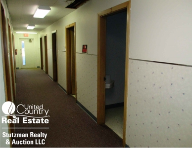 OFFICE BUILDING in ULYSSES, KS - SELLING BY PRIVATE AUCTION - image 11