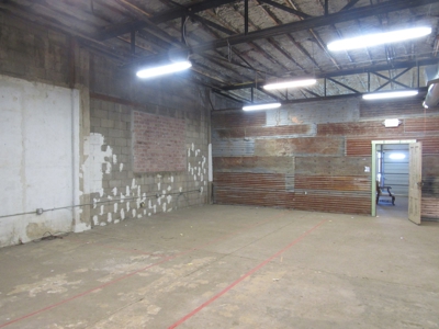 Commercial Real Estate W/ High Traffic - image 7